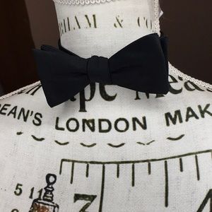 Chaps Men’s Black Bow Tie